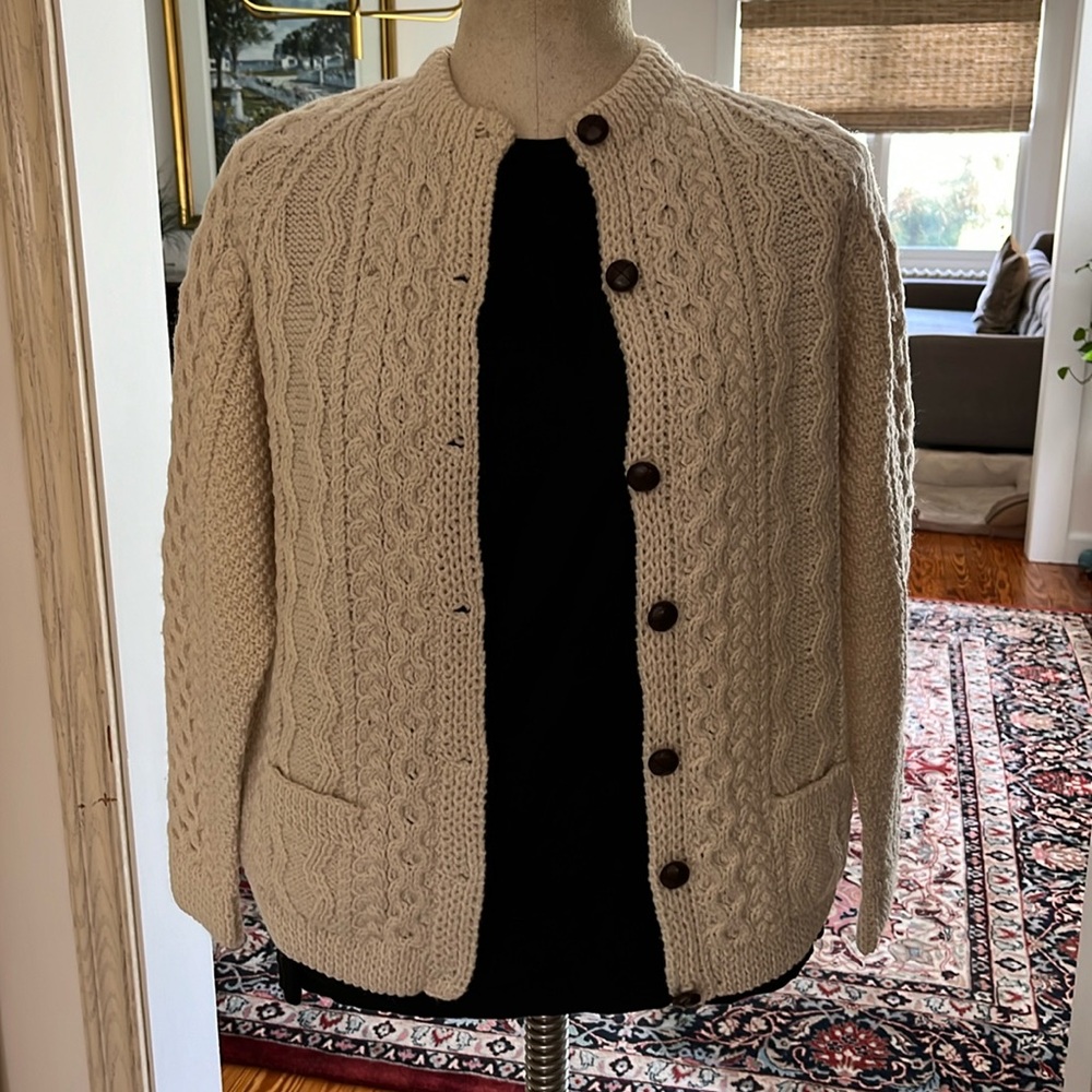 Woman’s Irish wool sweater 🍀